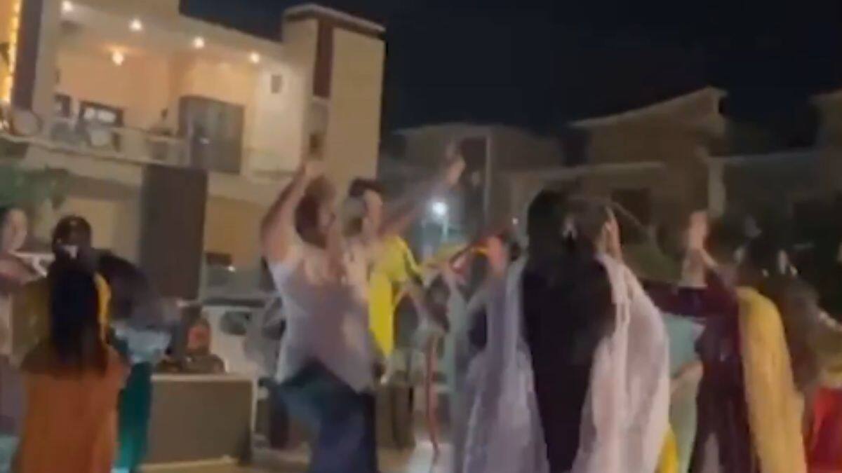 Karnal Woman Suffers Fatal Heart Attack While Celebrating Karwa Chauth; Video Surfaces Online