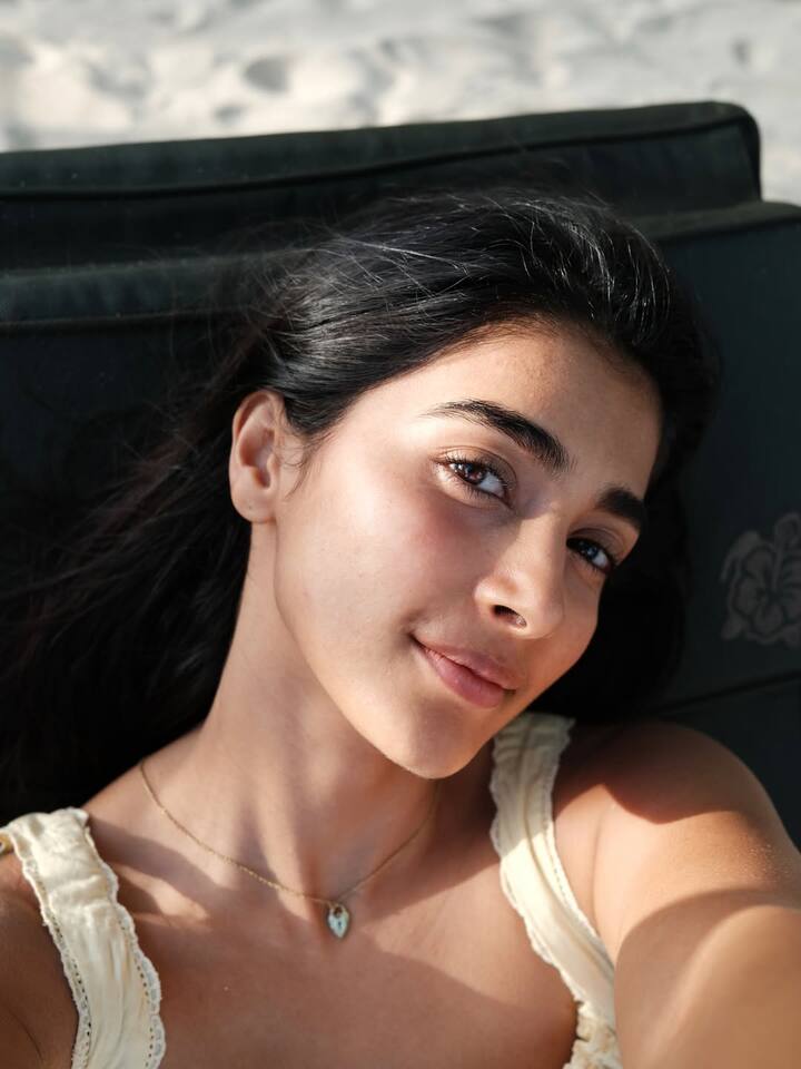तिच्या यशस्वी कारकिर्दीमुळे, पूजाने कोट्यवधींची संपत्ती जमवली आहे. लाईफस्टाईल एशियाच्या मते, अभिनेत्रीची एकूण संपत्ती ₹51 कोटी इतकी आहे.