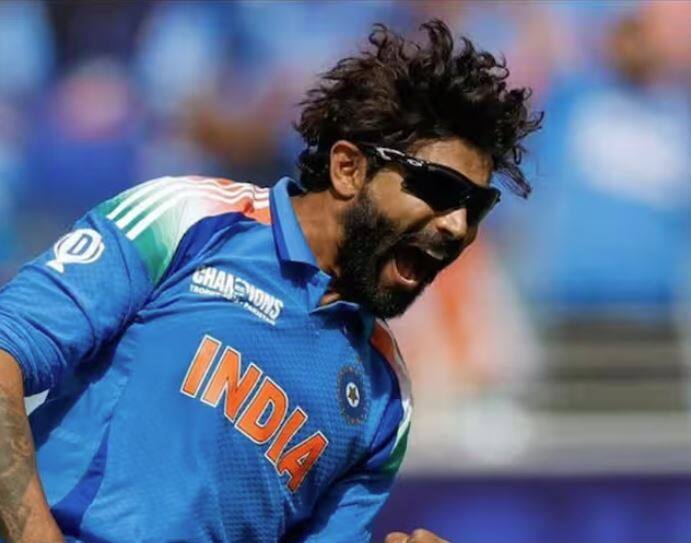 ਰਵਿੰਦਰ ਜਡੇਜਾ ਦੀ ਫਿਟਨੈਸ ਸ਼ਾਨਦਾਰ ਹੈ, ਅਤੇ ਉਹ ਬੱਲੇਬਾਜ਼ੀ, ਗੇਂਦਬਾਜ਼ੀ ਅਤੇ ਫੀਲਡਿੰਗ ਵਿੱਚ ਮਹੱਤਵਪੂਰਨ ਯੋਗਦਾਨ ਪਾਉਂਦਾ ਹੈ। ਹਾਲਾਂਕਿ, ਵਿਰਾਟ ਕੋਹਲੀ ਅਤੇ ਰੋਹਿਤ ਸ਼ਰਮਾ ਵਾਂਗ, ਉਸਨੇ 2024 ਵਿਸ਼ਵ ਕੱਪ ਤੋਂ ਬਾਅਦ ਟੀ-20 ਕ੍ਰਿਕਟ ਤੋਂ ਸੰਨਿਆਸ ਲੈ ਲਿਆ। ਜਡੇਜਾ ਆਸਟ੍ਰੇਲੀਆ ਵਿੱਚ ਆਉਣ ਵਾਲੀ ਇੱਕ ਰੋਜ਼ਾ ਲੜੀ ਦਾ ਹਿੱਸਾ ਨਹੀਂ ਹੈ, ਜਿਸ ਕਾਰਨ ਇਹ ਕਿਹਾ ਜਾ ਰਿਹਾ ਹੈ ਕਿ ਚੋਣਕਾਰ ਹੁਣ ਵਾਸ਼ਿੰਗਟਨ ਸੁੰਦਰ ਅਤੇ ਅਕਸ਼ਰ ਪਟੇਲ 'ਤੇ ਜ਼ਿਆਦਾ ਧਿਆਨ ਕੇਂਦਰਿਤ ਕਰ ਰਹੇ ਹਨ।