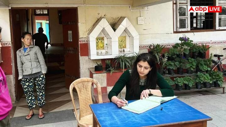 उनके पिता मणिराम बिश्नोई पेशे से वकील हैं और मां सुशिला बिश्नोई रेलवे पुलिस में अधिकारी रही हैं. उनके दादा गोपीराम बिश्नोई कई बार गांव के सरपंच रह चुके हैं.