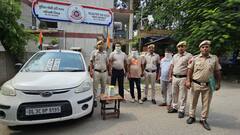 दिल्ली में बुजुर्गों को लिफ्ट में फंसाकर ठगने वाले 'लिफाफा गैंग' का भंडाफोड़, तीन बदमाश गिरफ्तार