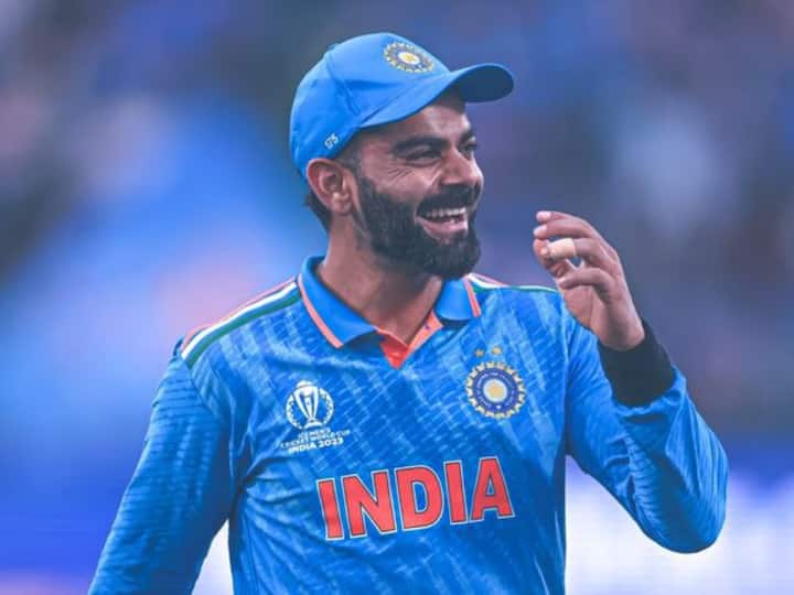 विराट कोहली पिछले साल टी20 और इस साल टेस्ट से रिटायरमेंट ले चुके हैं. अब वह सिर्फ वनडे फॉर्मेट में खेलते हैं, वह 19 अक्टूबर को क्रिकेट मैदान पर नजर आएंगे जब पर्थ में भारत और ऑस्ट्रेलिया आमने सामने होगी. 2027 वर्ल्ड कप तक कोहली 38-39 साल के हो जाएंगे, हालांकि वह अभी भी काफी फिट हैं लेकिन उनके तब तक खेलने पर संशय बरकरार है. रिपोर्ट के मुताबिक उन्हें विजय हजारे ट्रॉफी खेलने के लिए कहा गया है. ऑस्ट्रेलिया दौरे पर उनका प्रदर्शन उनके भविष्य को तय कर सकता है.