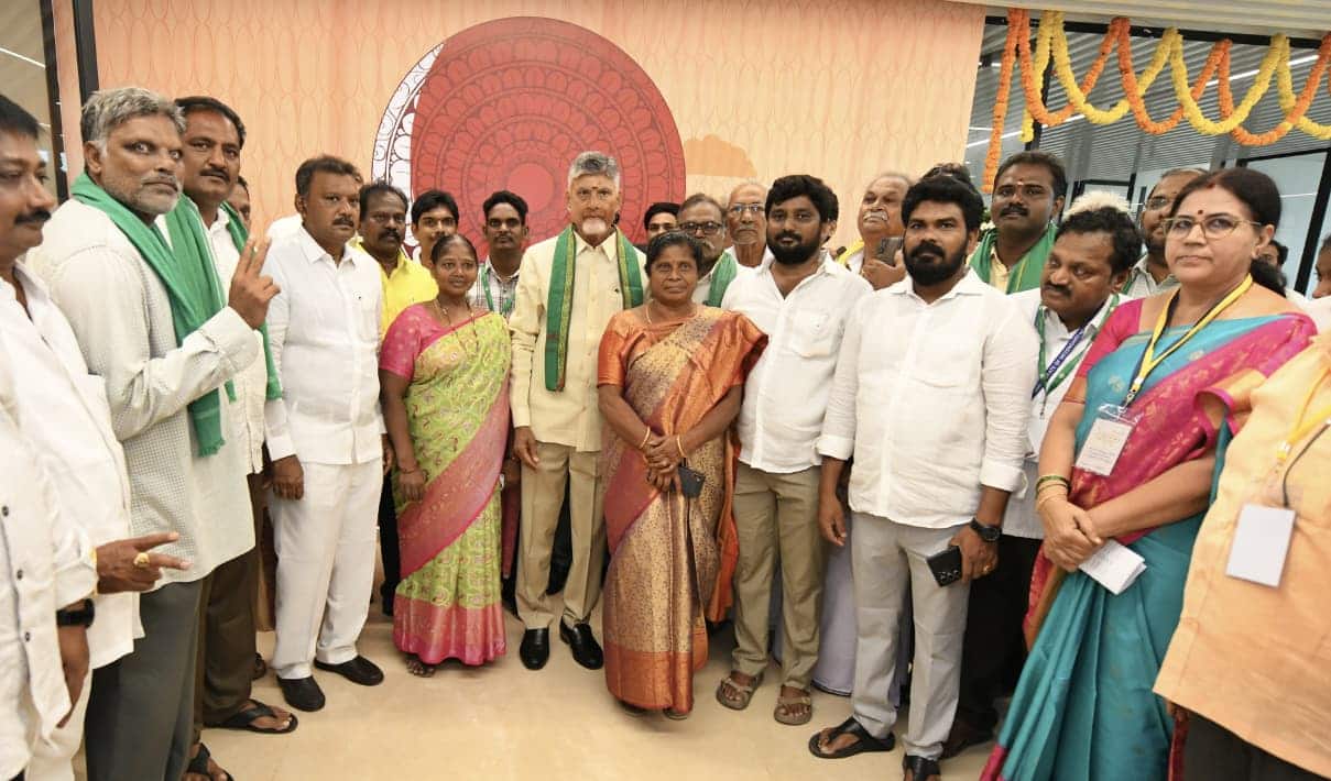 Amaravati Farmers Problem: కూటమి ప్రభుత్వంఫై అమరావతి రైతుల అసంతృప్తి.. ఆ ముగ్గురిదే బాధ్యత అన్న చంద్రబాబు