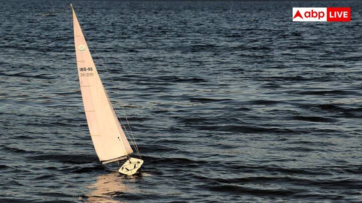 पूर्व फिल्टर के बाद समुद्री जल शुद्धिकरण प्रक्रिया से गुजरता है. इस प्रक्रिया में नमक और हानिकारक अशुद्धियां निकल जाती हैं और समुद्री जल पीने योग्य पानी में बदल जाता है.