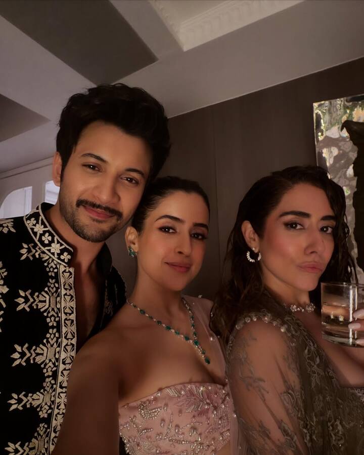 She wore a mermaid-cut pastel pink lehenga paired with a strapless embellished blouse featuring intricate embroidery and pink pearl detailing.