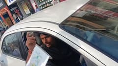 विधायक का पास लगाकर वाराणसी की सड़कों पर झाड़ रहे थे रौब, दो गाड़ियां सीज