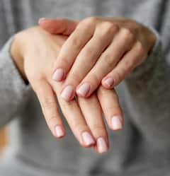 ਨਹੁੰਆਂ 'ਚ ਨਜ਼ਰ ਆ ਰਹੇ ਬਦਲਾਅ ਤਾਂ ਸਾਵਧਾਨ! ਗੰਭੀਰ ਬਿਮਾਰੀ ਵੱਲ ਇਸ਼ਾਰਾ, ਸਮੇਂ ਰਹਿੰਦੇ ਕਰਵਾਓ ਇਲਾਜ