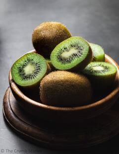 Kiwi Benefits  : लहान पण ताकदवान, रोज कीवी खाल्ल्याने शरीर राहील आरोग्यदायी!