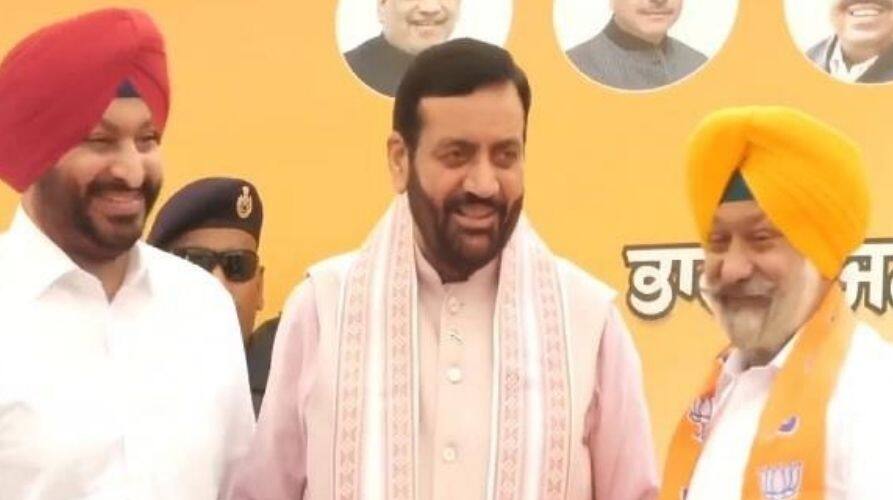 Shiromani Akali Dal: ਸਿਆਸੀ ਜਗਤ 'ਚ ਮੱਚੀ ਹਲਚਲ, ਅਕਾਲੀ ਦਲ ਨੂੰ ਛੱਡ ਸੀਨੀਅਰ ਆਗੂ ਭਾਜਪਾ 'ਚ ਸ਼ਾਮਲ; ਤਸਵੀਰ ਆਈ ਸਾਹਮਣੇ...