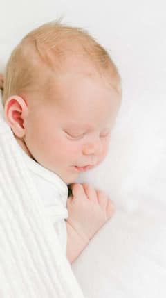 जन्मानंतर बाळ का रडतं?