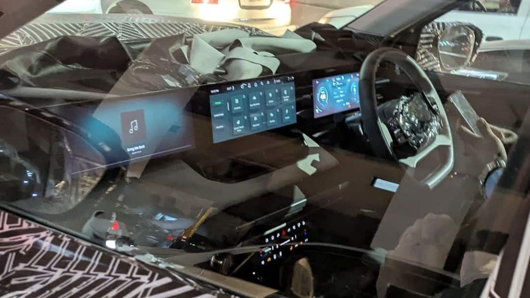 Tata Sierra: கன்ஃபார்ம் ஆயிருச்சே..! ப்ரீமியம் அம்சங்களை அள்ளிப் போட்டு வரும் சியாரா - டாடாவின் மரண செய்கை Tata Sierra Interiors Fully Revealed Triple Screen Layout Premium Dashboard Spied Automobile News Tata Sierra: கன்ஃபார்ம் ஆயிருச்சே..! ப்ரீமியம் அம்சங்களை அள்ளிப் போட்டு வரும் சியாரா - டாடாவின் மரண செய்கை