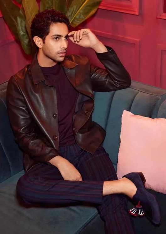 अब बिग बी के नाती अगस्त्य की फिल्म 'इक्कीस' की पहली झलक आने के बाद हर कोई उनके बारे में ही ऑनलाइन खोज रहा है.