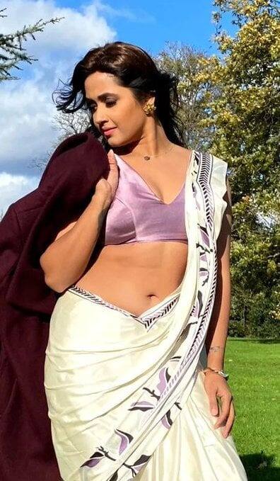 काजल राघवानी भी सबसे अमीर एक्ट्रेस की लिस्ट में हैं. नवभारत टाइम्स की रिपोरट के अनुसार, उनकी कुल नेटवर्थ 16 करोड़ रुपए से अधिक है और वह एक फिल्म के लिए 15 से 20 लाख रुपए तक चार्ज करती हैं.