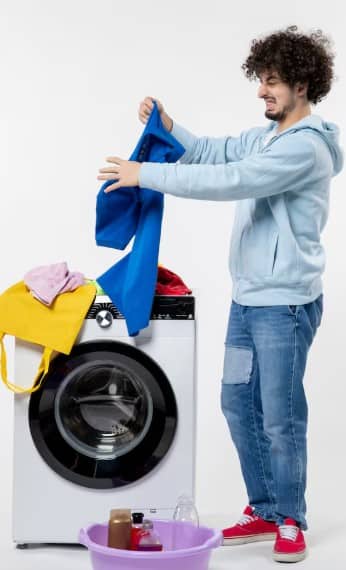 ਚਿੱਟੇ ਕੱਪੜਿਆਂ ਨੂੰ ਐਸਪਰੀਨ ਦੇ ਪਾਣੀ ਵਾਲੇ ਟੱਬ ਵਿੱਚ ਰੱਖੋ ਅਤੇ ਉਨ੍ਹਾਂ ਨੂੰ ਅੱਠ ਘੰਟਿਆਂ ਲਈ ਭਿੱਜਣ ਦਿਓ। ਇਸ ਤੋਂ ਬਾਅਦ ਕੱਪੜਿਆਂ ਨੂੰ ਆਮ ਵਾਂਗ ਵਾਸ਼ਿੰਗ ਮਸ਼ੀਨ ਵਿੱਚ ਧੋਣ ਦੀ ਲੋੜ ਪਵੇਗੀ।