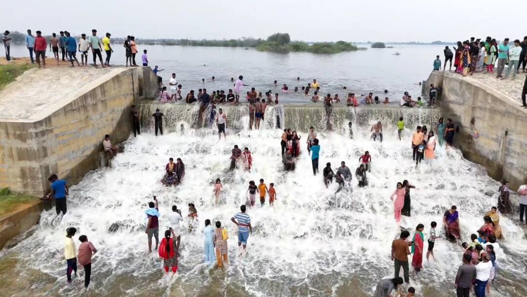 மழை இல்லாமலே நிரம்பிய ஏரிகள்! காஞ்சிபுரம், செங்கல்பட்டில் ஆச்சரியம்! தண்ணீர் தட்டுப்பாடு தீருமா?