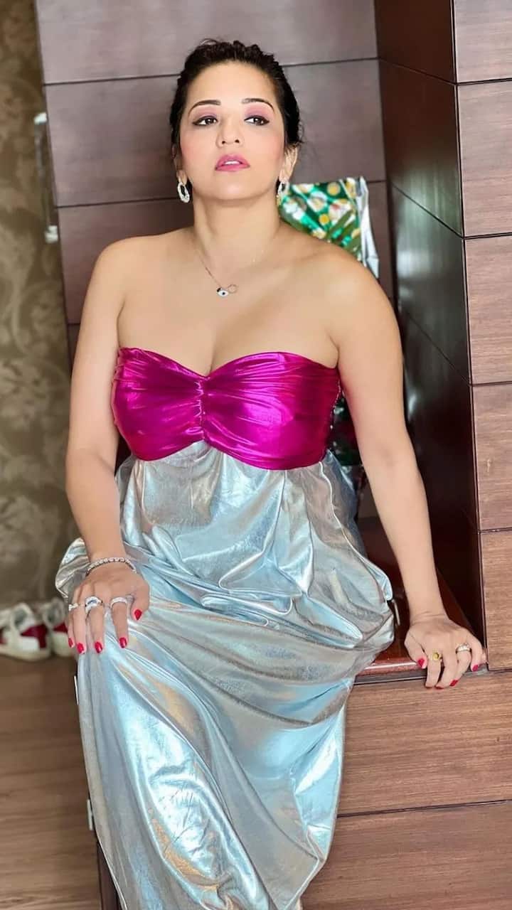 प्रभात खबर के अनुसार भोजपुरी एक्ट्रेस मोनालिसा की कुल संपत्ति 30 से 40 करोड़ के करीब है. वह एक फिल्म के लिए 15 से 20 लाख तक चार्ज करती हैं. वहीं टीवी शोज में एक एपिसोड के लिए वह 50 हजार तक लेती हैं. उनके पास कई आलीशान घर और कई गाड़ियां भी हैं.