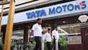 Tata Motors Demerger : ৪০ শতাংশ পড়ল টাটা মোটরসের শেয়ার ? আসল কারণ জানেন ?