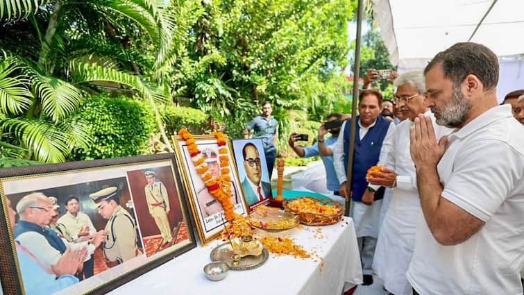<div>Haryana: Rahul Gandhi Meets Late Cop Puran Kumar's Family, Slams 'Systematic Discrimination Against Dalit Officer'</div>