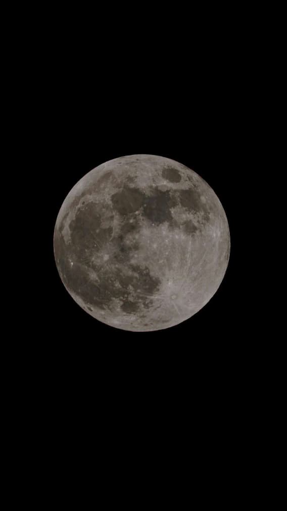 दुनिया में सबसे पहले कहां निकलता है चांद?