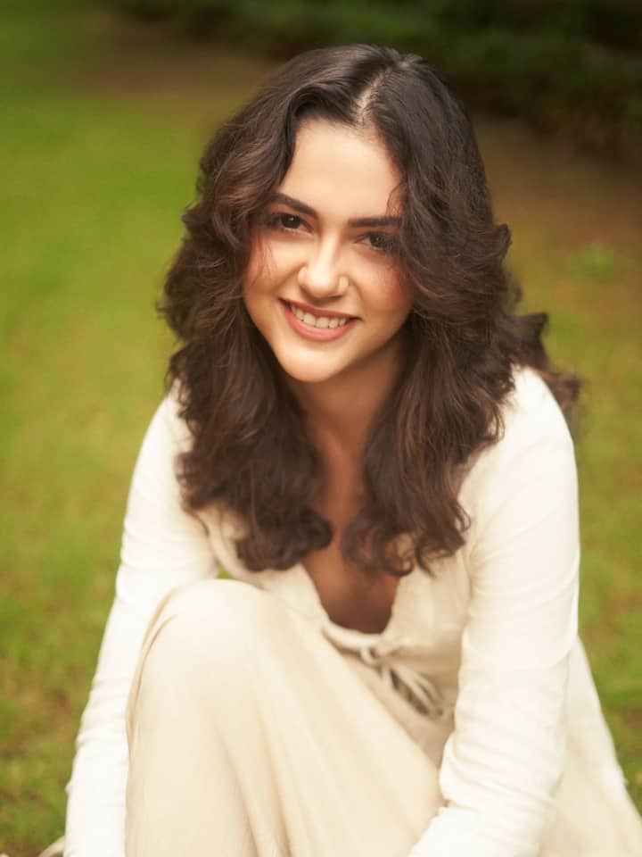 उन्होंने अपनी शुरुआती पढ़ाई अमृतसर से ही की और फिर दिल्ली यूनिवर्सिटी से ग्रेजुएशन पूरा किया. पढ़ाई के दौरान ही उन्होंने मॉडलिंग और कैमरे के सामने काम करना शुरू कर दिया था.