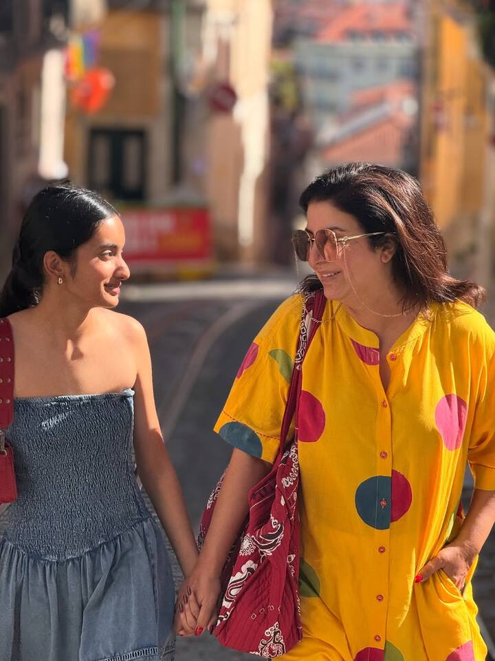Talking about Farah's daughter Diva, she has also become quite glamorous now.