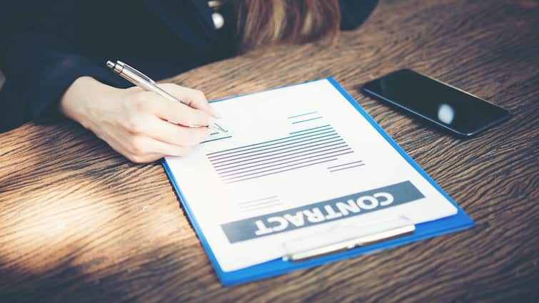 <div>Woman Lands 'Dream Job', Later Firm Cancels Offer Letter On Asking For Vacation Leaves</div>