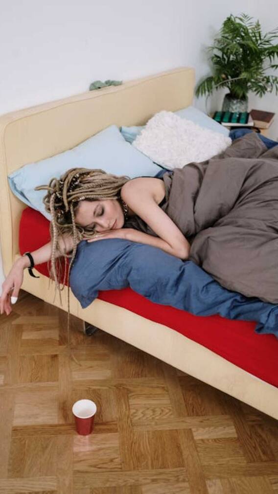 रात्री झोपण्यापूर्वी करा 'ही' योगासनं!