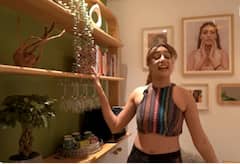 सुरभि चांदना जीती हैं महारानी जैसी जिंदगी, करोड़ों के आलीशान घर की हैं मालकिन, देखें Inside Photos