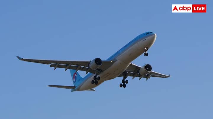 उड़ान के दौरान विमान बार-बार दबाव का अनुभव करता है. गोल खिड़कियां धातु के फ्रेम पर तनाव को काम करती हैं और विमान के जीवन काल को बढ़ाती हैं.