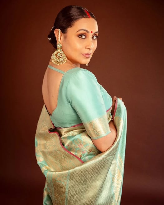 Rani Mukherjee is one of the famous actresses of Bollywood but she has also kept distance from Instagram.