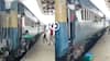 Video: जिगर के साथ किस्मत मुफ्त! चलती ट्रेन से फिसलकर नीचे गिरा बच्चा, फिर जो हुआ... देखें वीडियो