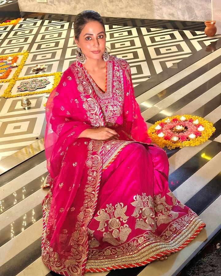 Despite being a Muslim, Hina Khan celebrates Diwali with pomp and shares photos on social media every year. Like the actress, you too can give such a beautiful pose while sitting near the lamp.