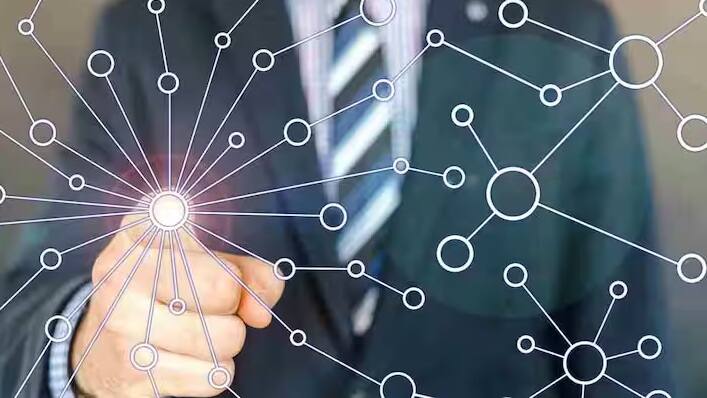 ભારતનો પડોશી દેશ પાકિસ્તાન આ યાદીમાં દસમા ક્રમે છે. ત્યાં સરેરાશ ઇન્ટરનેટ ખર્ચ 0.53 ડોલર પ્રતિ Mbps છે. આર્થિક કટોકટી અને મર્યાદિત નેટવર્ક કવરેજને કારણે ઇન્ટરનેટ સેવાઓ મોંઘી રહે છે.