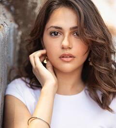 अनीत पड्डा की 10 खूबसूरत तस्वीरें, अपनी अदाओं से सबको दीवाना बना देती हैं 'सैयारा' एक्ट्रेस