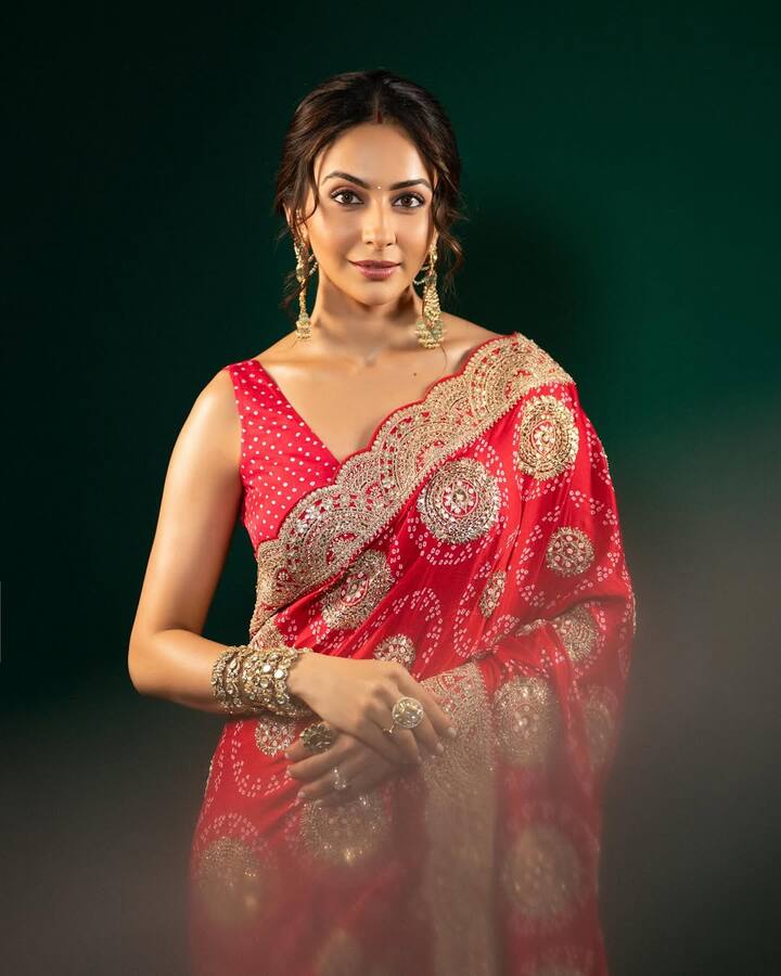 Rakul Preet Singh often shares social media pictures in saree. Fans like her saree look a lot.