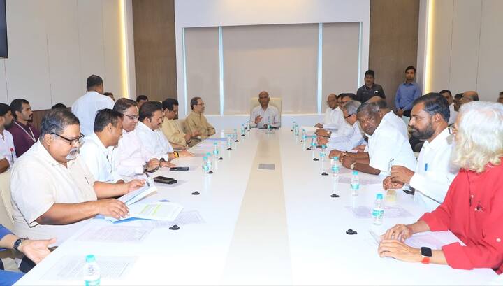 जे आज 18 वय पूर्ण करत आहेत, त्यांनी मतदान करू नये का, असाही प्रश्न राज ठाकरे यांनी विचारला.