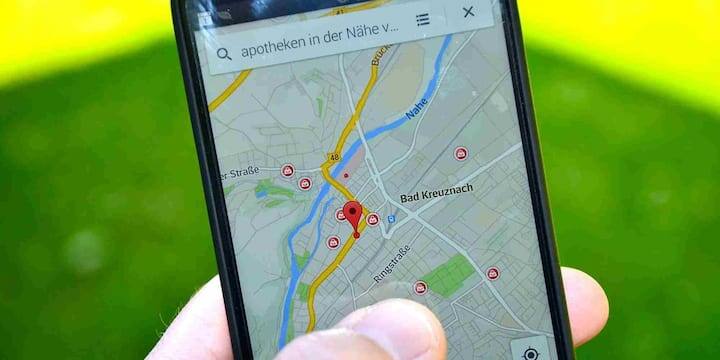 MapmyIndia ની આ એપ્લિકેશન, જે 1995 થી દેશના દરેક રસ્તા અને શેરીનું મેપિંગ કરી રહી છે, તે ભારતીય રસ્તાઓની વાસ્તવિક સ્થિતિ જેમ કે સ્પીડ બ્રેકર્સ, ખાડાઓ, તીક્ષ્ણ વળાંકો અને સ્પીડ કેમેરા માટે રીઅલ-ટાઇમ ચેતવણીઓ પણ પ્રદાન કરે છે, જે તેને ખરા અર્થમાં એક સ્માર્ટ મુસાફરી સાથી બનાવે છે.