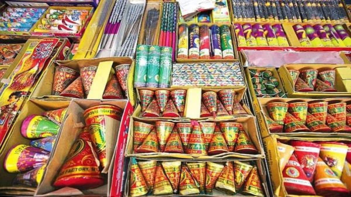 Diwali 2025 Guidelines: 2 மணி நேரம்தான்.. தீபாவளிக்கு பட்டாசு வெடிக்க தமிழக அரசு கட்டுப்பாடு - என்னென்ன?