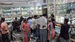 सोनं सोडा, चांदीच्याही दरात विक्रमी वाढ; गेल्या 24 तासांत सिल्व्हर दागिने 10 हजारांनी महाग