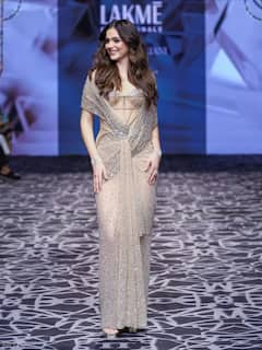 अनीत पड्डा की 10 खूबसूरत तस्वीरें, अपनी अदाओं से सबको दीवाना बना देती हैं 'सैयारा' एक्ट्रेस