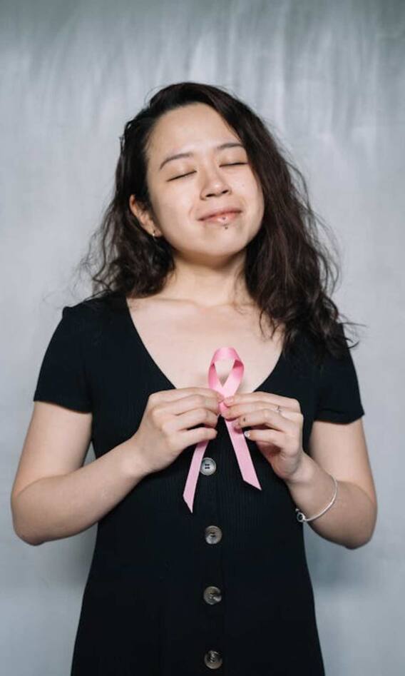 फक्त स्तनावर गाठ म्हणजेच, कर्करोग नाही, इतरही अनेक कारणं...