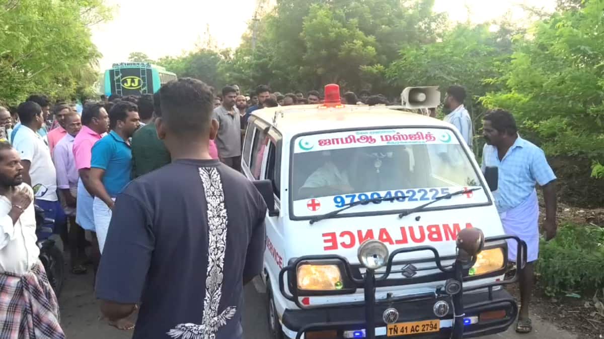 சீர்காழி அருகே கோர விபத்து: விவசாயி தலை சிதறி பலி; மனைவி வாய்க்காலில் மீட்பு! மருத்துவமனைக்குச் சென்ற தம்பதியினருக்கு நேர்ந்த சோகம்