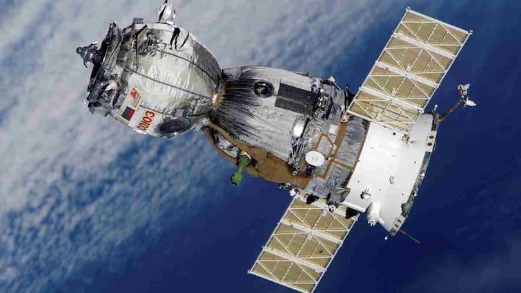 इतनी दूर मौजूद Satellite को कैसे कंट्रोल किया जाता है? जानिए किस तरह पहुंचता है सिग्नल