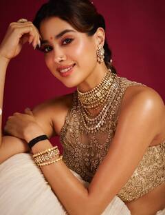 Diwali 2025 Outfit: जाह्नवी- आलिया से करीना तक, दिवाली आउटफिट के लिए एक्ट्रेसेस के कलेक्शन से लें इंस्पिरेशन, हर कोई करेगा तारीफ