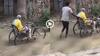 Video: रोड पर भरे पानी में फंसी विकलांग बुजुर्ग की साइकिल, अनदेखा करते रहे लोग, फिर जो हुआ... देखें वीडियो