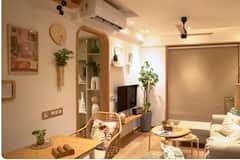 सुरभि चांदना जीती हैं महारानी जैसी जिंदगी, करोड़ों के आलीशान घर की हैं मालकिन, देखें Inside Photos