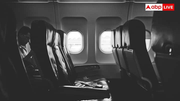 हर खिड़की में एक छोटा सा छेद होता है जिसे ब्लीड होल या ब्रीदर होल कहते हैं. यह छेद केबिन और खिड़की की परतों के बीच वायुदाब के अंतर को प्रबंधित करके सुरक्षा में बड़ी भूमिका निभाता है.