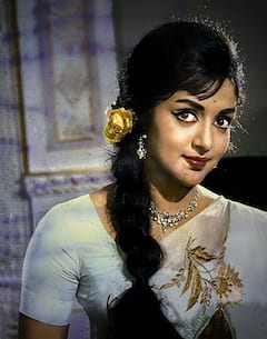 जवानी के दिनों में कैसी दिखती थीं हेमा मालिनी? 10 फोटोज में देखें ड्रीम गर्ल की खूबसूरती, जिसके धर्मेंद्र हो गए थे दीवाने