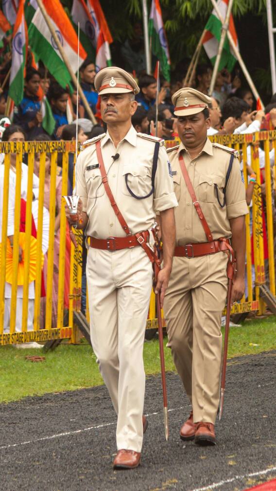 कितनी पढ़ाई करके बन सकते हैं डिस्ट्रिक्ट कलेक्टर?