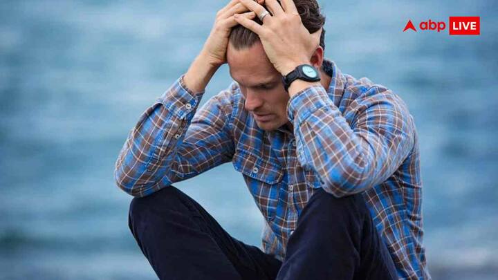 If a heart attack occurs suddenly, rest your body as much as possible, sit on a chair or lie down on the ground. Do not move the body too much, this will put more pressure on the heart.